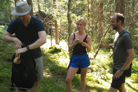 Hiking tour in Nuuksio National Park with meal and snacks