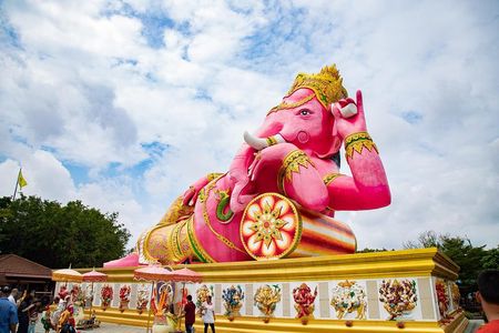 Private Tour: The Dragon River & Land of Sacred Deities Chachoengsao