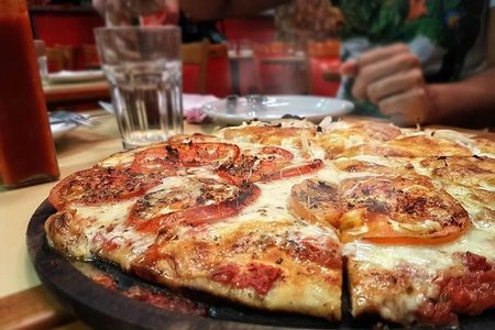 Private Walking Tour & Argentinian pizzas Tasting