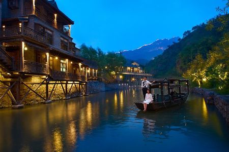 Gubei Water Town Overnight and Mutianyu Great Wall 2 Day Private Self-Guide Tour