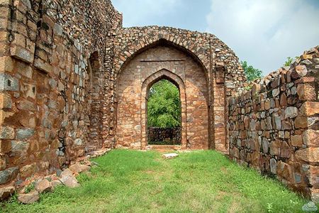 Mehrauli Archaeological Park Guided Walking Tour in Delhi