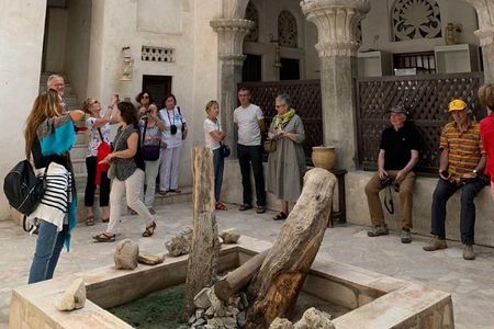 Discover the old city of dubai by walk