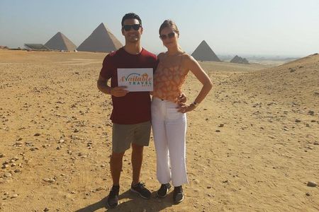 Day Trip to Giza Pyramids,and Egyptian museum
