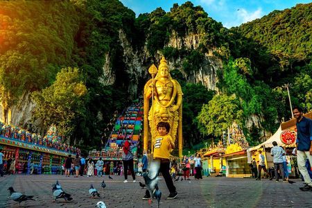 Private Batu Caves, National Mosque & Religious Tour with Lunch