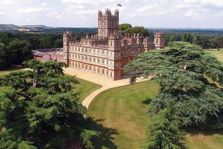Downton Abbey Black Taxi Tour from London with Highclere Castle