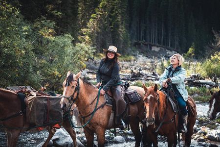 2-Day Sundance Overnight Backcountry Lodge Trip by Horseback