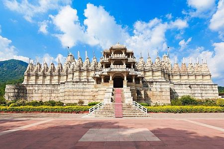 Kumbhalgarh & Ranakpur Day Tour with Guide, Tickets & Lunch