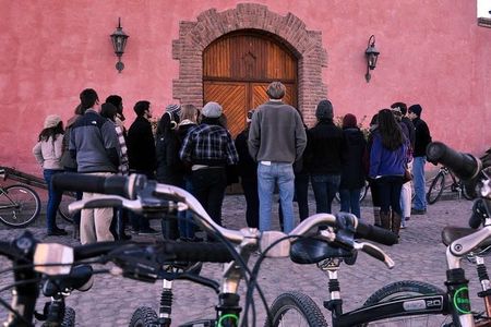 3 Wineries biking tour in Chacras de Coria with lunch