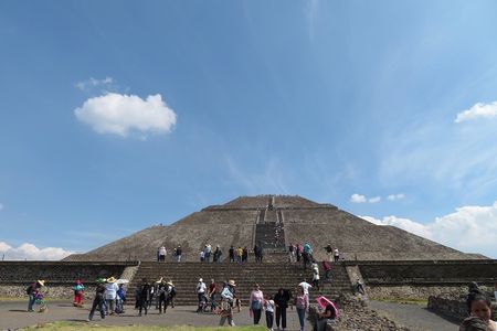 Tour Basilica de Guadalupe and Pyramids of Teotihuacan