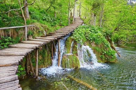 Plitvice Lakes Guided Tour from Zagreb