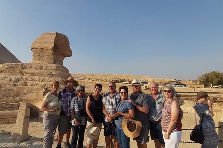 Private Tour to Giza Pyramids & Sphinx & Valley Temple 