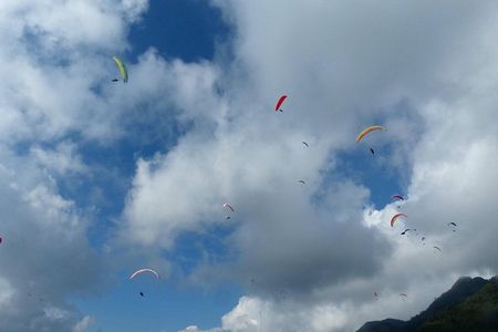 Hanoi Sky Tour: Paragliding
