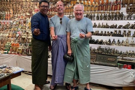 Private Bagan day tour by car with horse cart