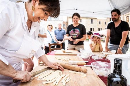 Cooking class at the farm in Tuscany

