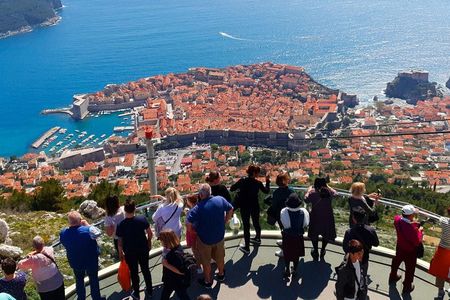 Dubrovnik Panorama Sightseeing with Tour Guide in Minivan