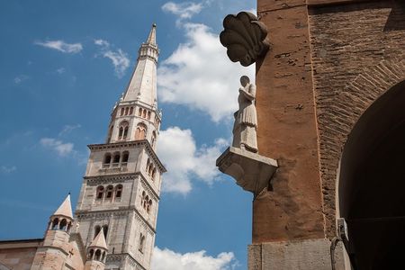 Private Modena old town walking tour 