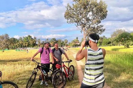 Angkor Wat Discovery Cycling & Hike With Private Tour Guide