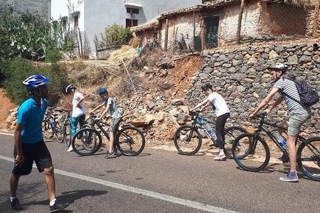 Discover Paradise Valley by Biking&Hiking
