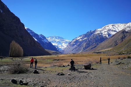 Cajón del Maipo, view of the volcano, small group waterfall