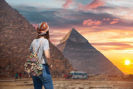 Female Guided Pyramids, Museum & Bazaar Private Tour