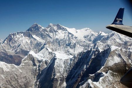 Mount Everest: Fly Over The Highest Himalayan Mountains