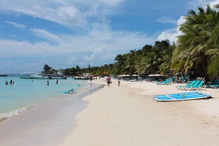 Roatan: Beach Break & Roundtrip Transportation