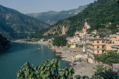 From Delhi: Rishikesh 3-Day Tour with Yoga and Massage