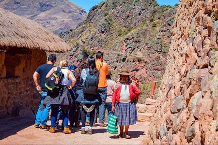 Sacred Valley of the Incas - Pisaq, Ollantaytambo and Chinchero