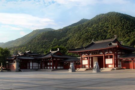 Skip the Line: Admission Ticket & Official Tour Guide of Xian Huaqing Palace