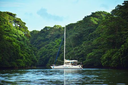 EAST Shared Cruise : OCÉANE Full day catamaran to Ile aux Cerfs