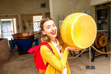 Private Day Tour & Lunch: Parmesan, Wine, and Vinegar Tasting