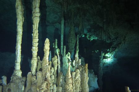 Cenote diving Dream Gate 