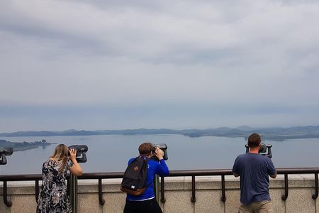 Glimpse into North Korea in 4 hours' layover tour