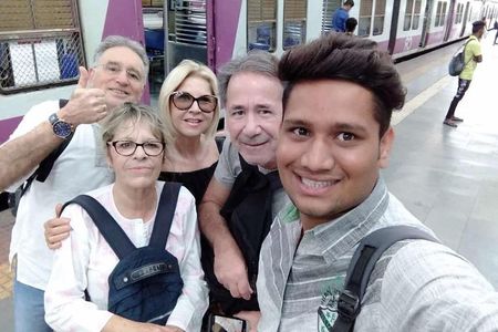 Mumbai Sightseeing Tour by Public Transport with family Lunch