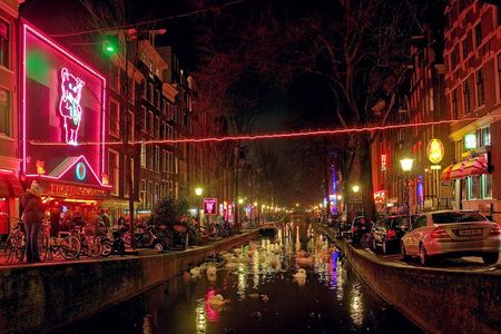 Red Light District tour with canal cruise