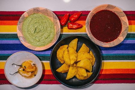 Medellín Home Cooking Class, Fruit Tasting & Shared Meal