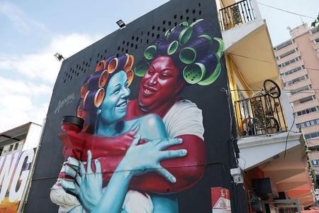 Arte Boriken-Urban Art & Beach Sip & Paint Tour