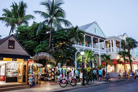 Full-Day Key West Tour and Coral Reef Snorkeling with Open Bar