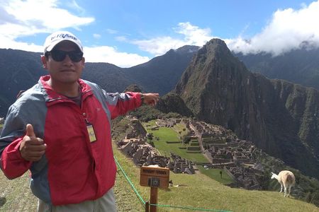 Group tour in Machupicchu from Aguas Calientes.