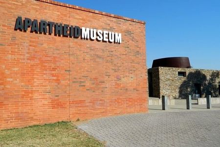 Soweto Lunch & Apartheid Museum Full Day Tour 