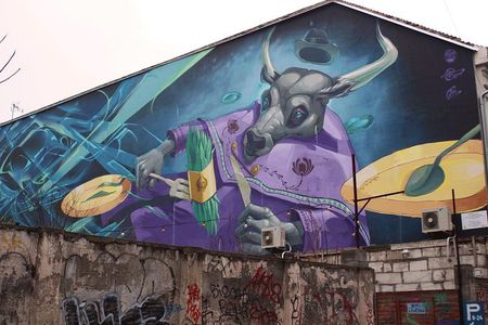 Budapest Urban Art - Private Street Art Tour with a Drink in a Ruin Bar