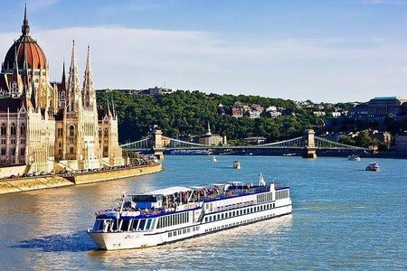 Private Budapest City Tour with Danube Cruise and Transfer