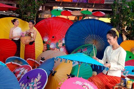 Traditional Handicraft Craftsmanship Tour from Chiang Mai
