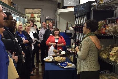 Cincinnati's Original Findlay Market Tour With Tastings