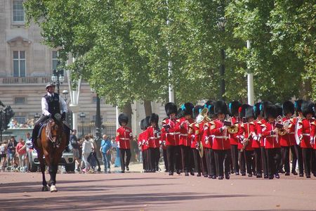  Layover Tour of London from LHR Executive Luxurious Vehicle Private Tour 6 hour