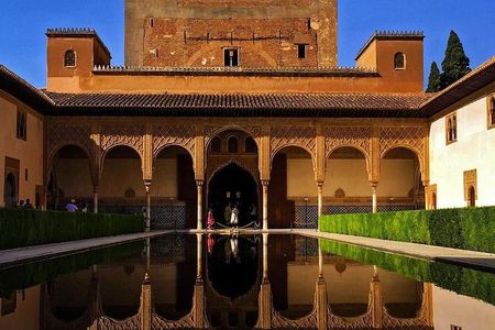 Alhambra & Nasrid Palaces Tour with Priority Access – Granada