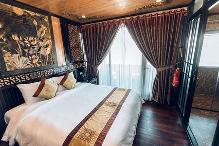 2 days Halong Bay and Bai Tu Long Bay - Overnight Cruise 5*