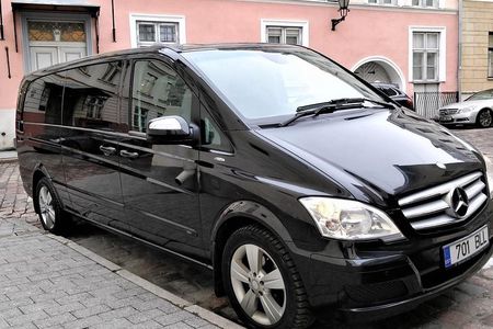 Private 2.5-Hour Tour of Tallinn Old Town in a Spacious Mercedes Minivan