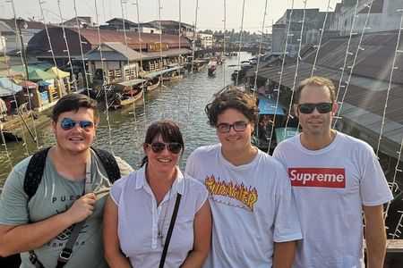 Private Excursion to Maeklong Railway &​ Amphawa Floating Markets