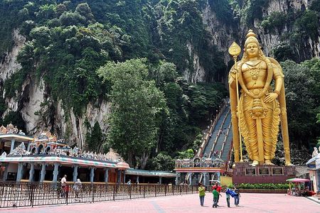 Fireflies Cruise with Batu Cave Visit and Seafood Dinner